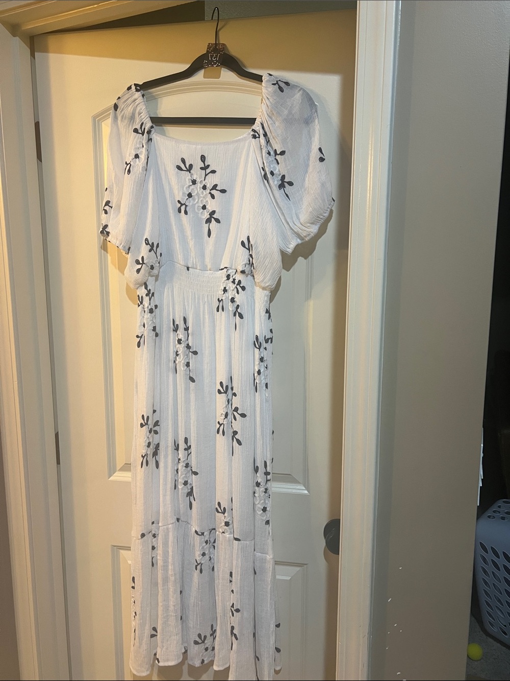 White Floral Embroidered Puff-Sleeve Maxi Dress